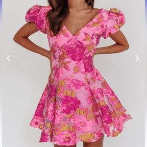 NWT Showpo BRAILEY JACQUARD MINI DRESS - PUFF SLEEVE DRESS IN PINK 💕🌸